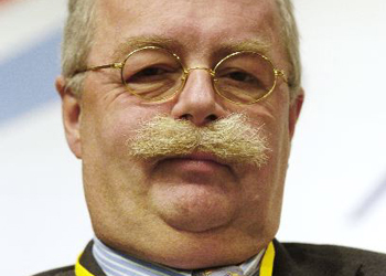 http://www.lemoustachiste.com/wp-content/themes/le_moustachiste/images/moustache_of_the_day/christophe-de-margerie.jpg